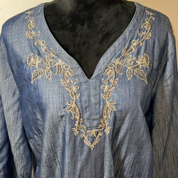 Chico's Tops - Chico’s chambray embroidered‎ beaded floral V neck 3/4 sleeves tunic blouse Sz L